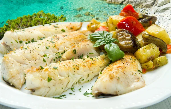 Tasty healthy fish fillet with vegetables — Stock Photo, Image