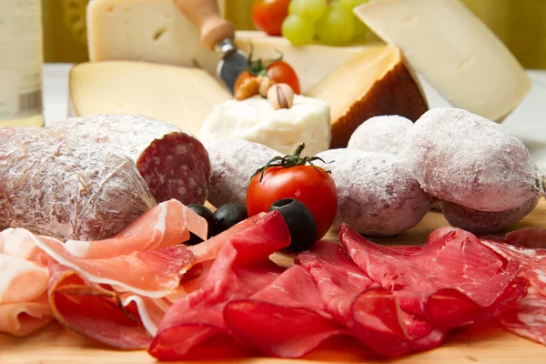 Cold cuts and cheese — Stock Photo, Image