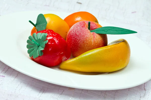 Fruto de mazapán aislado — Foto de Stock