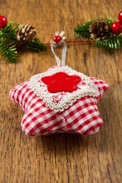 Decoración de Navidad sobre fondo de madera — Foto de Stock