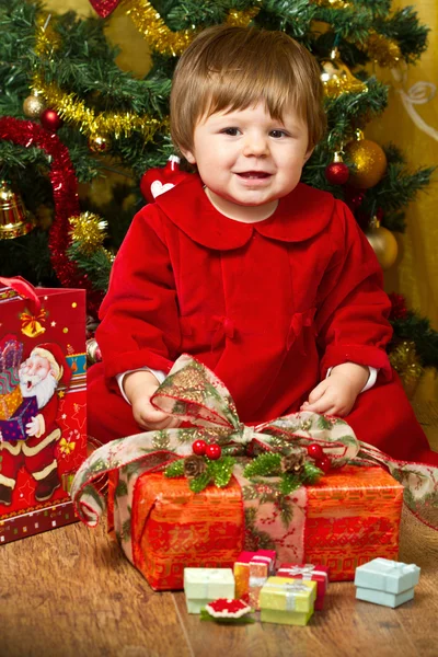 Baby play with present box at Christmas tree — Stock Photo, Image