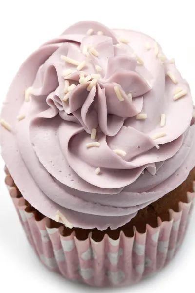 Vanilj cupcakes, dekorerade med lavendel-färgade smörkräm — Stockfoto