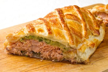 Puf böreğinde geleneksel somon balığı