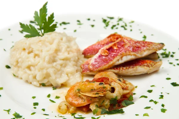 Rice with red mullet fillets and seafood — Stock Photo, Image