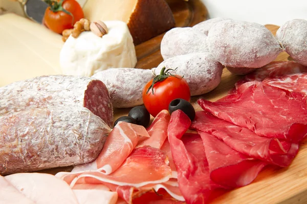 Aufschnitt und Käse — Stockfoto