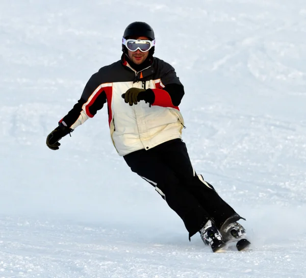 Sciatore in montagna — Foto Stock