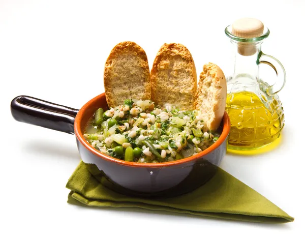Zeleninová polévka na míse — Stock fotografie