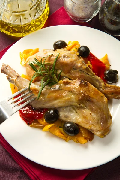 Baked rabbit with olives and pepper — Stock Photo, Image