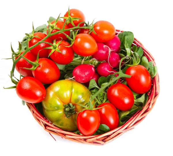 Tomaten in een mand — Stockfoto