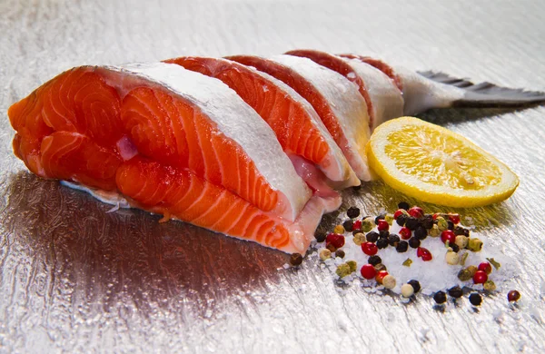 Fetta di salmone fresco — Foto Stock