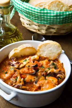 Deniz mahsulleri çorbası