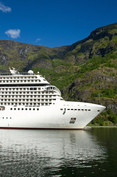 Cruise ship in Norwegian fjords — Stock Photo, Image