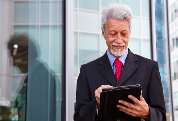 Businessman using a tablet pc — Stock Photo, Image