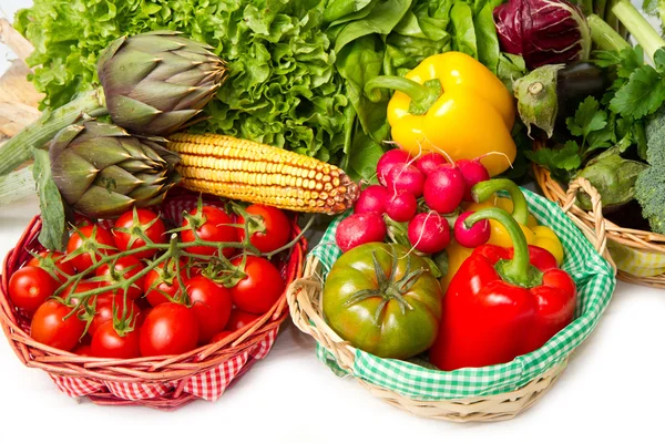 Organic food background Vegetables in the basket — Stock Photo, Image