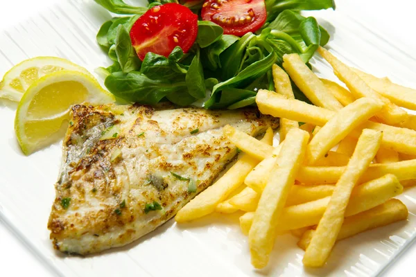 Grilled sea bream with potatoes — Stock Photo, Image