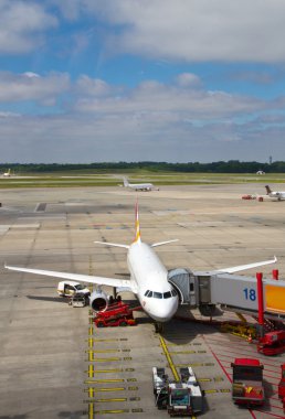 Havaalanındaki uçak.