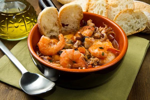 Deniz mahsulleri çorbası