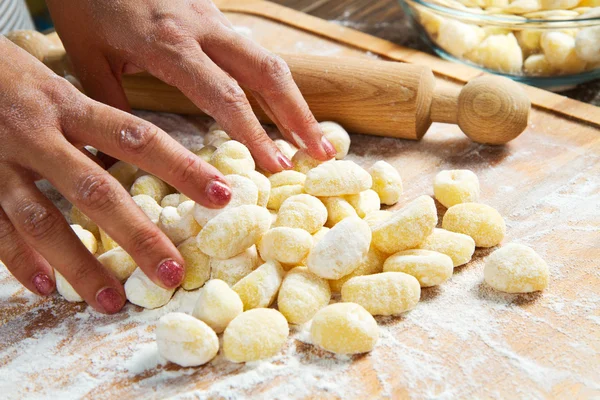 Fresh homemade potato gnocchi ready for cooking — Stock Photo, Image