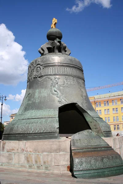 Tsaar (koning) bell is de grootste in de wereld, kremlin van Moskou, ru — Stockfoto
