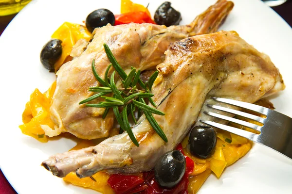 Baked rabbit with olives and pepper — Stock Photo, Image