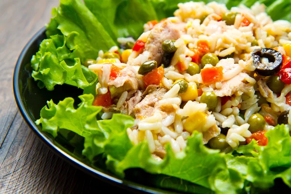 Tuna salad with rice and vegetables — Stock Photo, Image