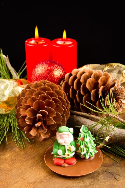 Vela de Navidad con cono de pino — Foto de Stock