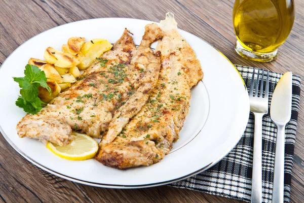 Fresh sole served with potatoes — Stock Photo, Image