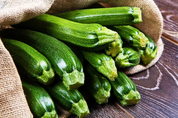 Zucchini i säck — Stockfoto