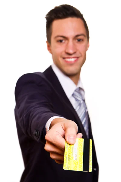Щасливий усміхнений молодий чоловік тримає кредитну картку ізольовано на білому — стокове фото