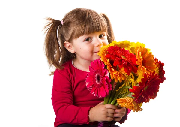 Linda niña con flores de gerberas ramo — Foto de Stock