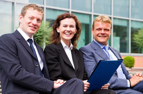 Groep van mensen uit het bedrijfsleven werken op de Bank — Stockfoto