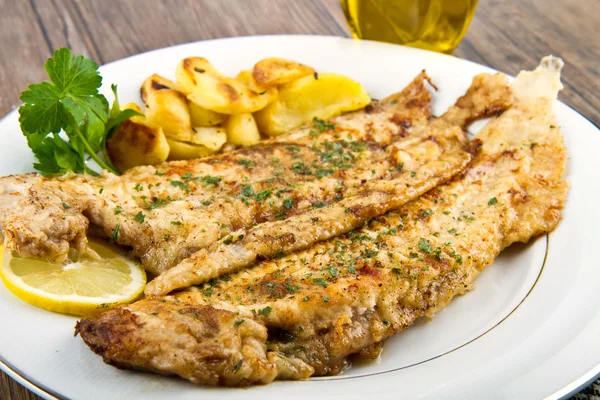 Fresh sole served with potatoes — Stock Photo, Image