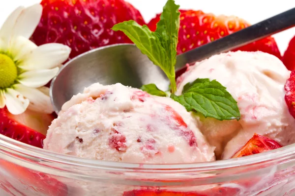 草莓冰淇淋水果的关闭 — 图库照片