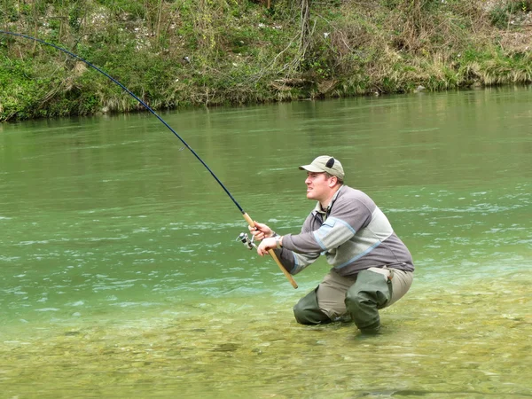 Visser aan de rivier — Stockfoto