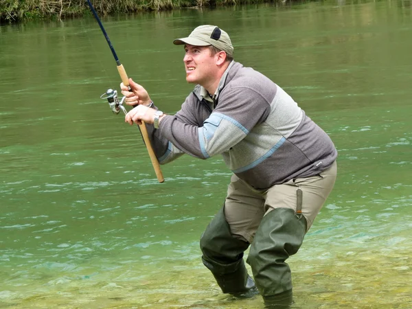 Pescatore sul fiume — Foto Stock