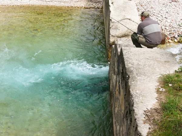 Pescatore sul fiume — Foto Stock