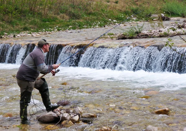 Pescador no rio — Fotografia de Stock