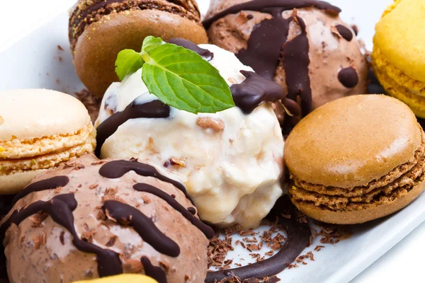 Gelato alla vaniglia e cioccolato — Foto Stock