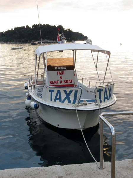 Boot im Hafen — Stockfoto