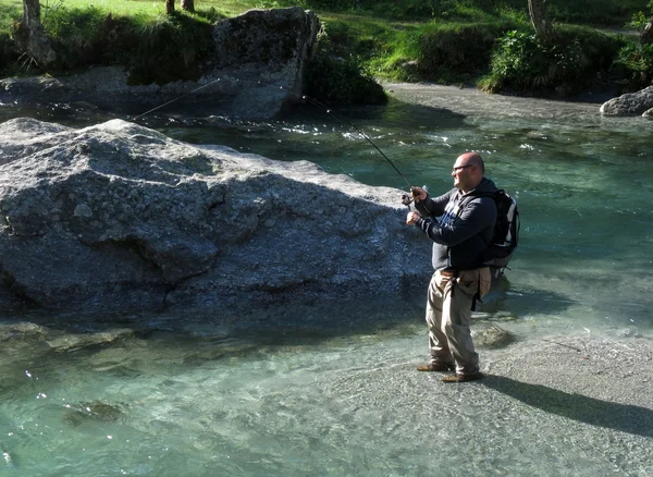 Pescador no rio — Fotografia de Stock