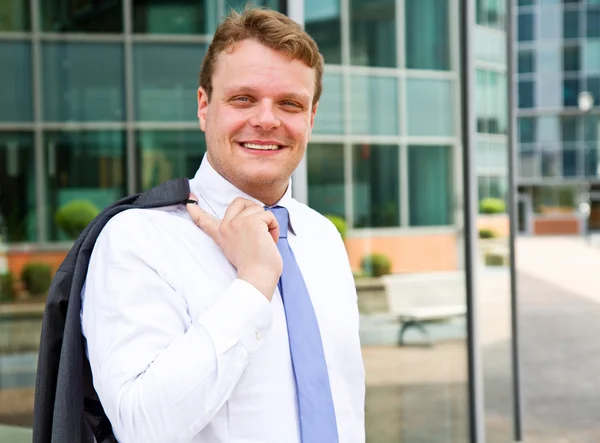 Porträt eines gutaussehenden Geschäftsmannes — Stockfoto