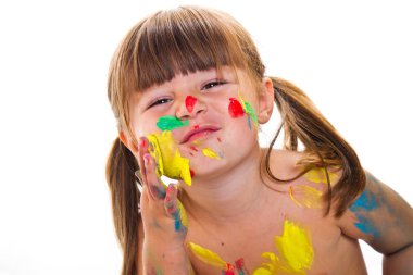 güzel küçük bir kız boyalı yüzü
