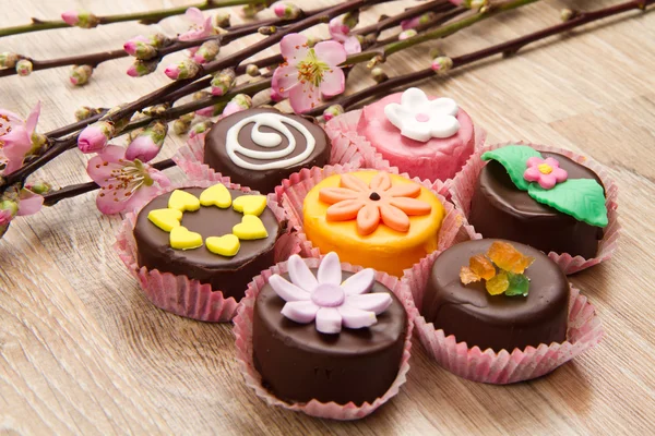 Variety of cassate sicily dessert  with spring flower — Stock Photo, Image