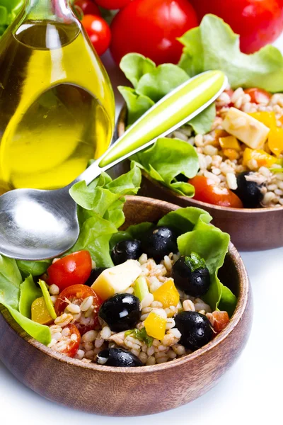 Ensalada de espelta sobre fondo blanco —  Fotos de Stock