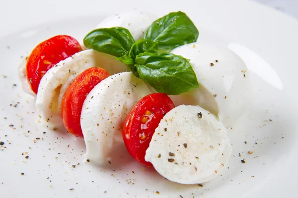 Tomato and mozzarella — Stock Photo, Image