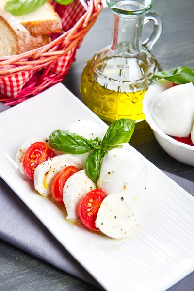 Tomaten und Mozzarella — Stockfoto