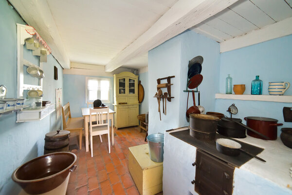 Внутри старого сельского дома в Польше XIXв.
