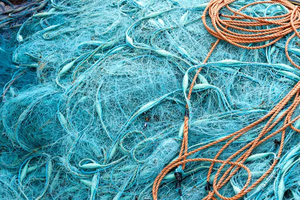 Montón de redes de pesca azules Montón de redes de pesca azules Imágenes de stock libres de derechos