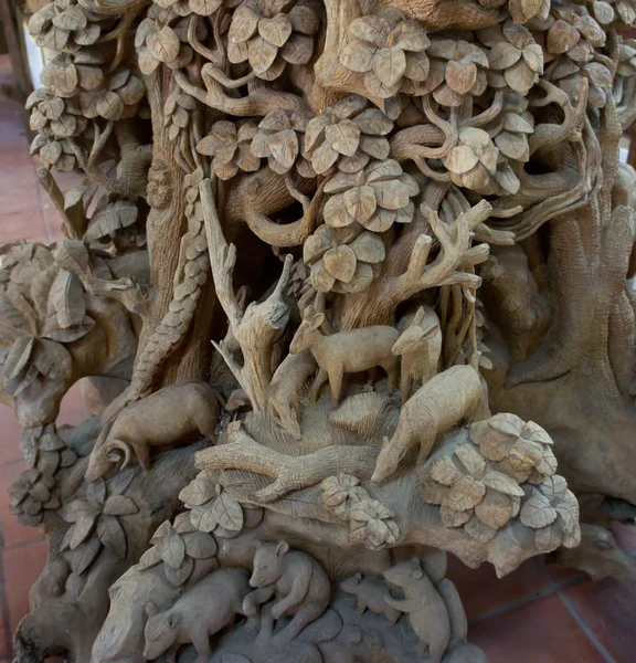 Escultura de árbol de teca — Foto de Stock