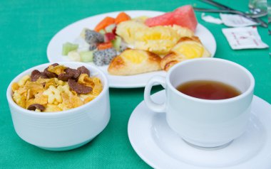 çay ile öğle yemeği